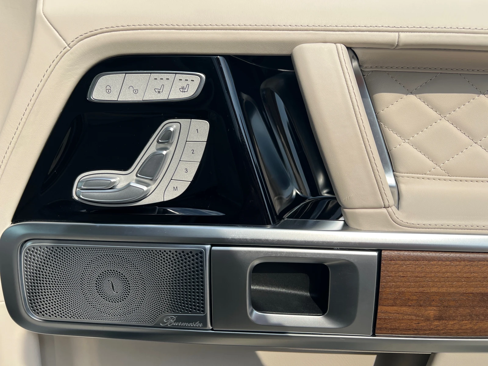 Mercedes-Benz G 580 EQ, снимка 10 - Автомобили и джипове - 55920561