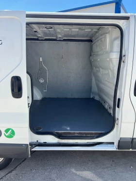 Renault Trafic 2014 година / Всички екстри / 115к.с, снимка 9