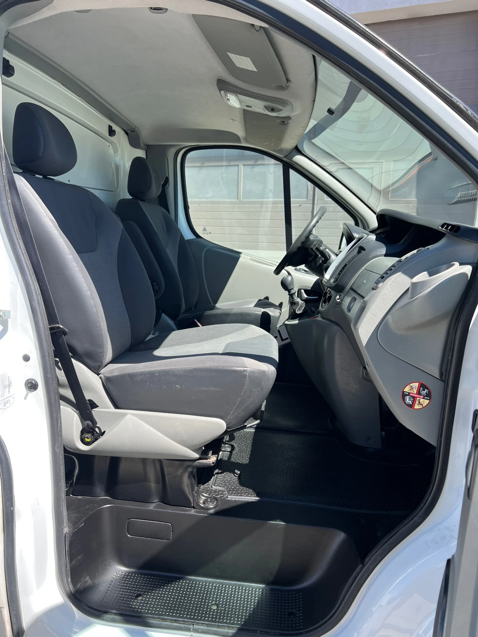 Renault Trafic 2014 година / Всички екстри / 115к.с, снимка 12 - Бусове и автобуси - 54719026
