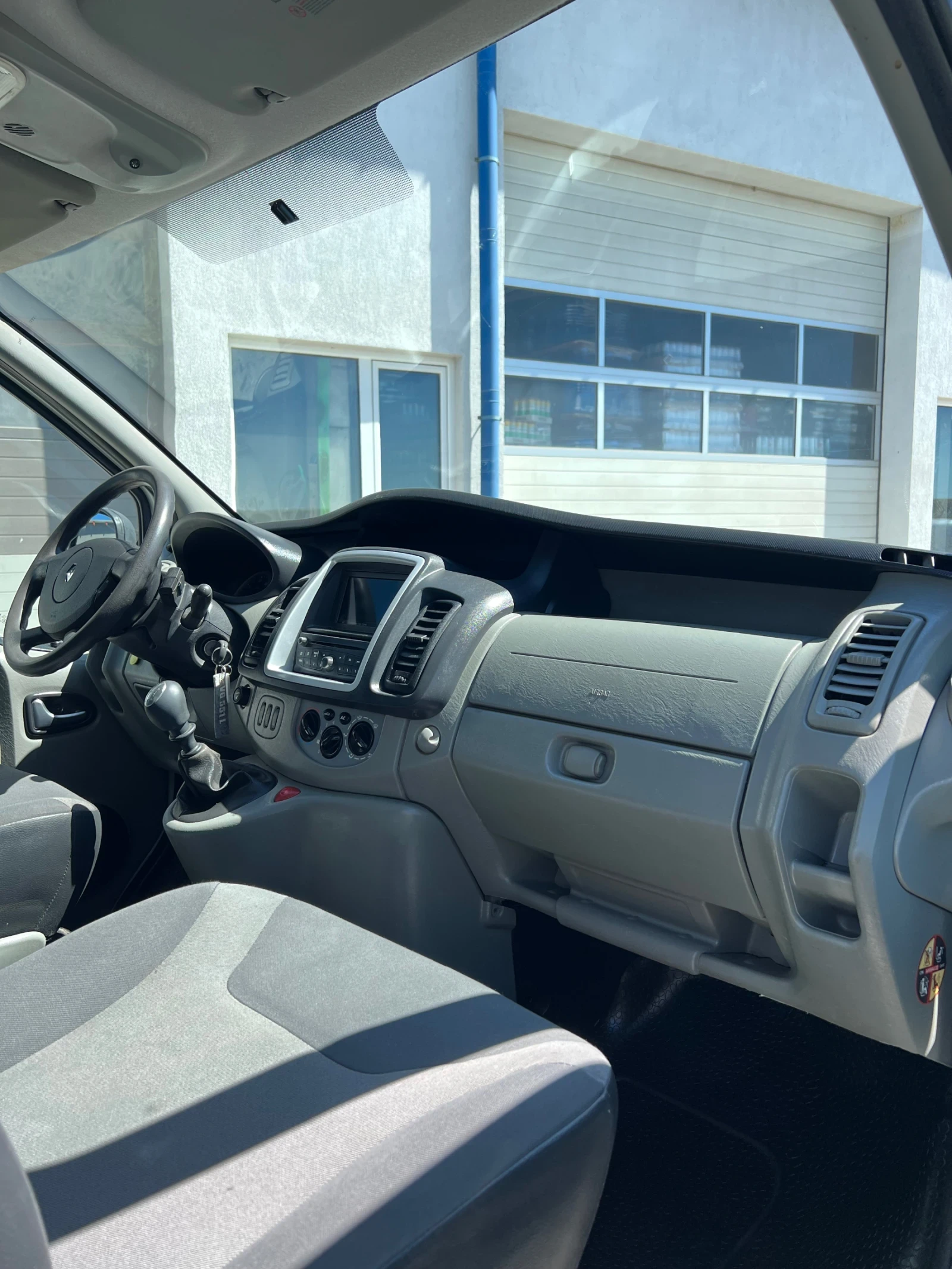 Renault Trafic 2014 година / Всички екстри / 115к.с, снимка 13 - Бусове и автобуси - 54719026