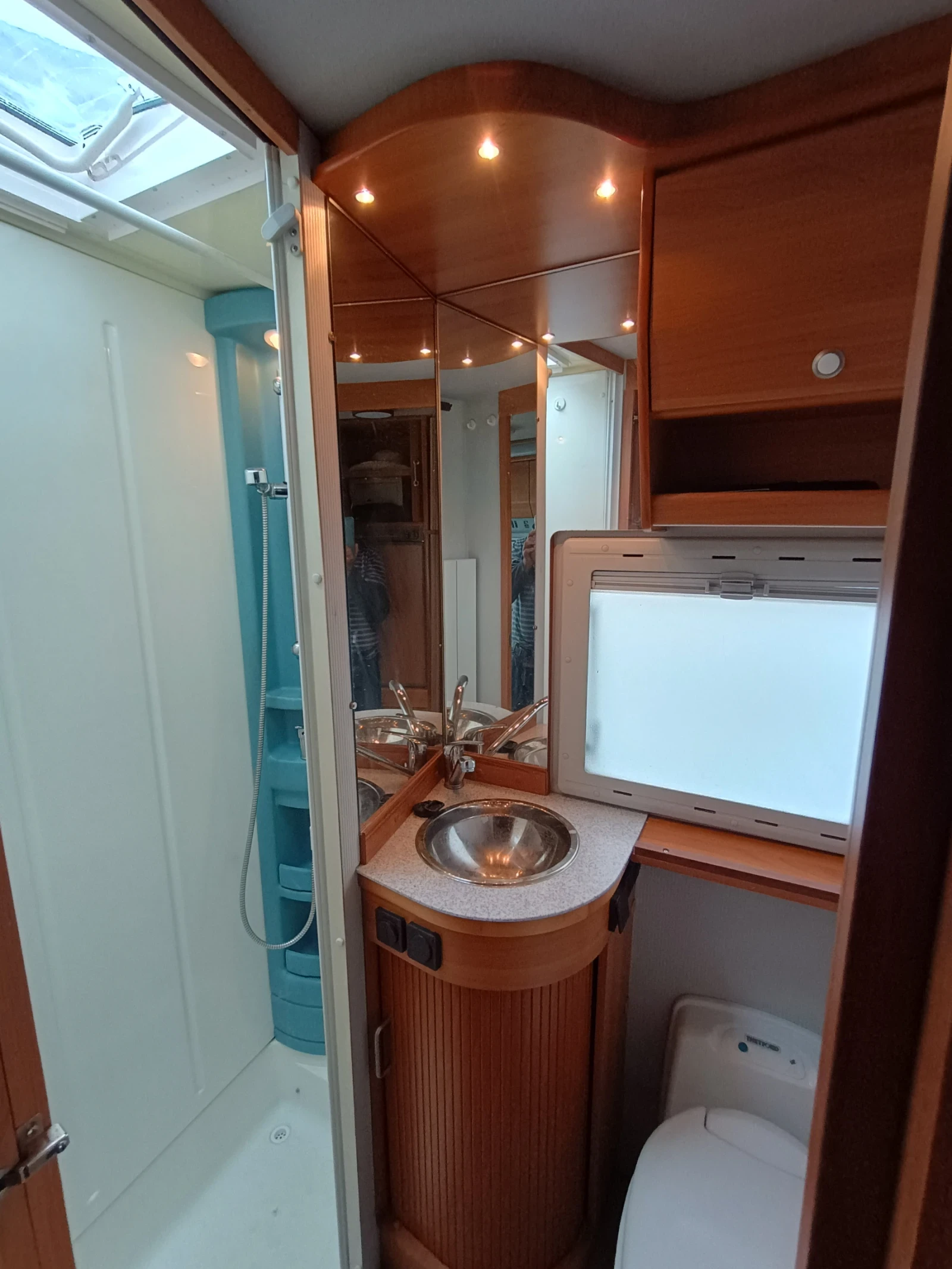 Кемпер Knaus Travel Liner 710 - изображение 7