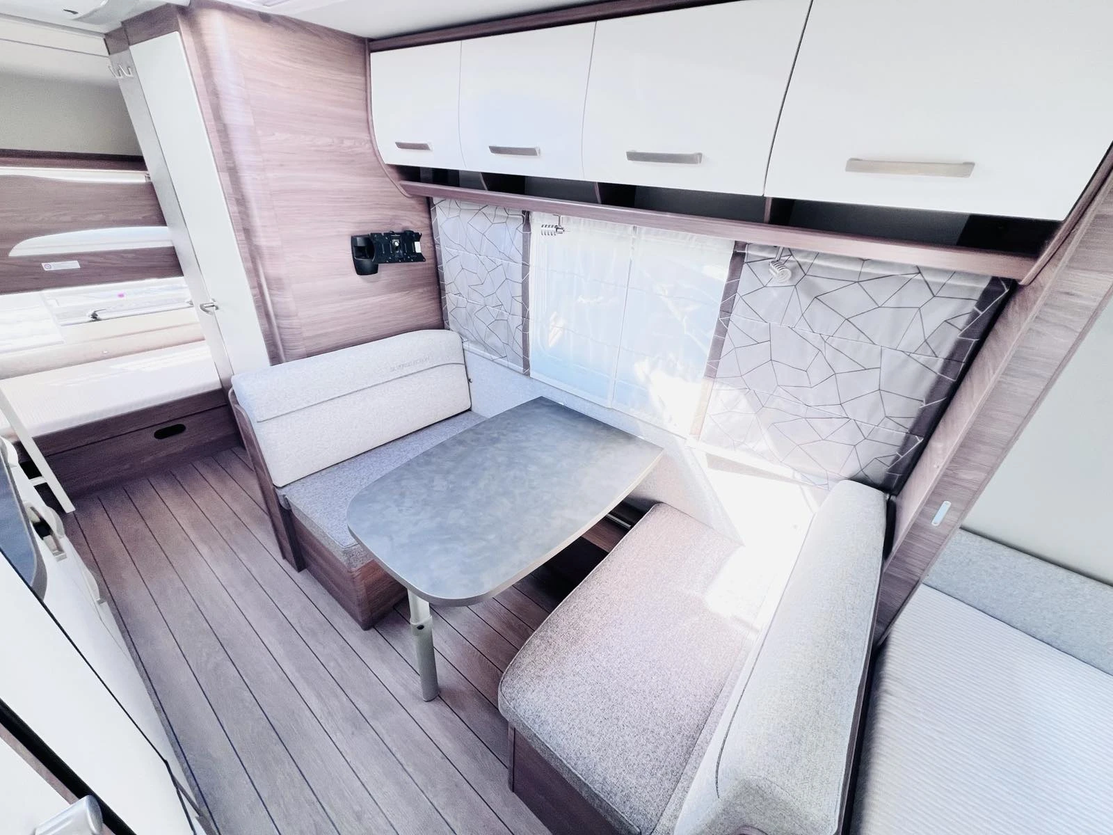 Каравана Knaus 500  Климатик, снимка 12 - Каравани и кемпери - 55482862