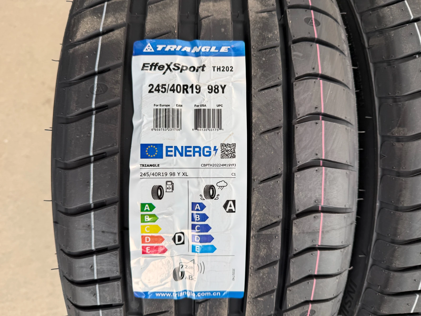 Гуми Летни 245/40R19, снимка 4 - Гуми и джанти - 53915032
