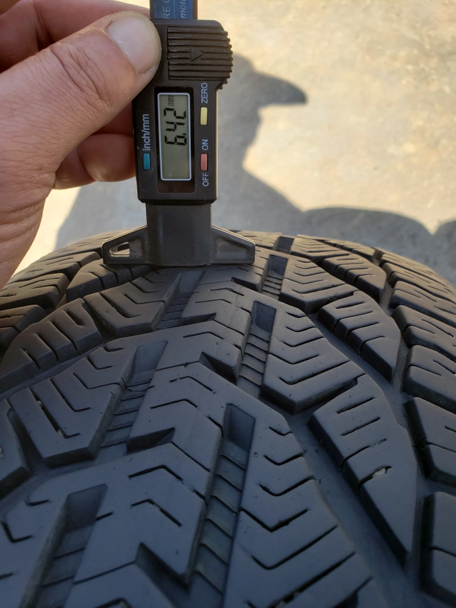Гуми Зимни 225/45R18, снимка 8 - Гуми и джанти - 56129991