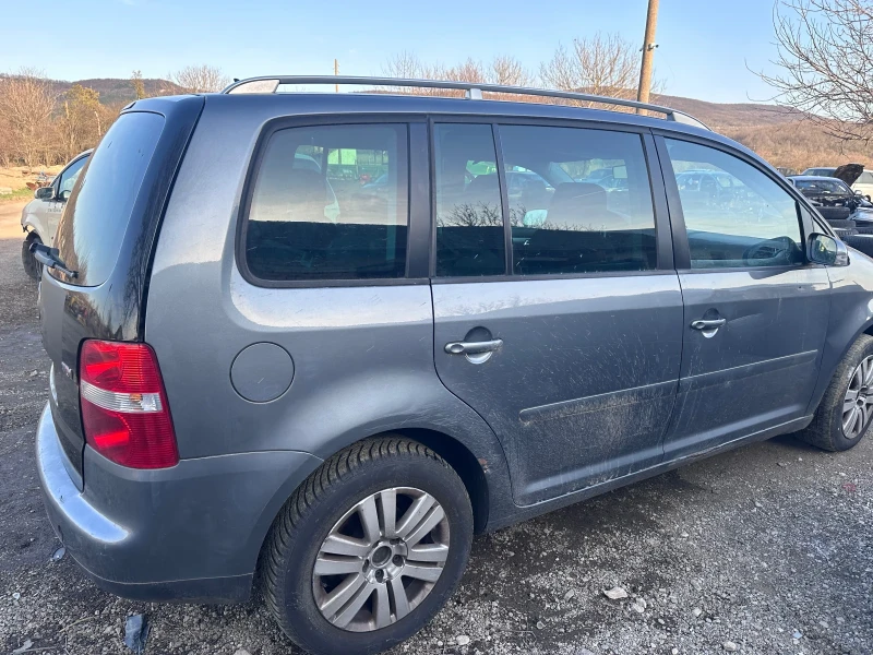 VW Touran, снимка 4 - Автомобили и джипове - 51485221
