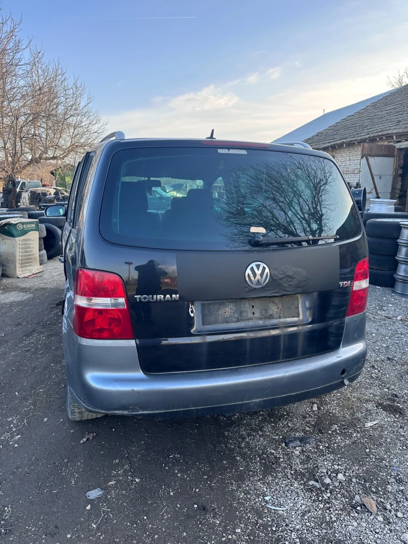 VW Touran, снимка 3 - Автомобили и джипове - 51485221