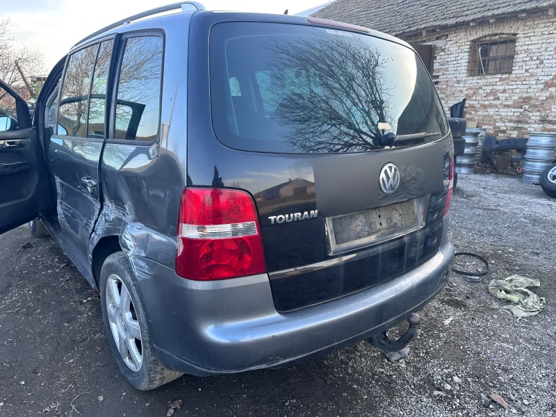 VW Touran, снимка 5 - Автомобили и джипове - 51485221