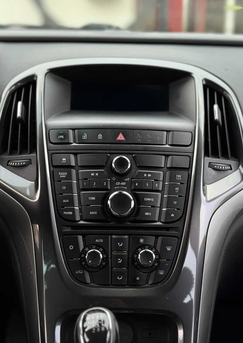 Opel Astra LPG 1.4T, снимка 9 - Автомобили и джипове - 51278396