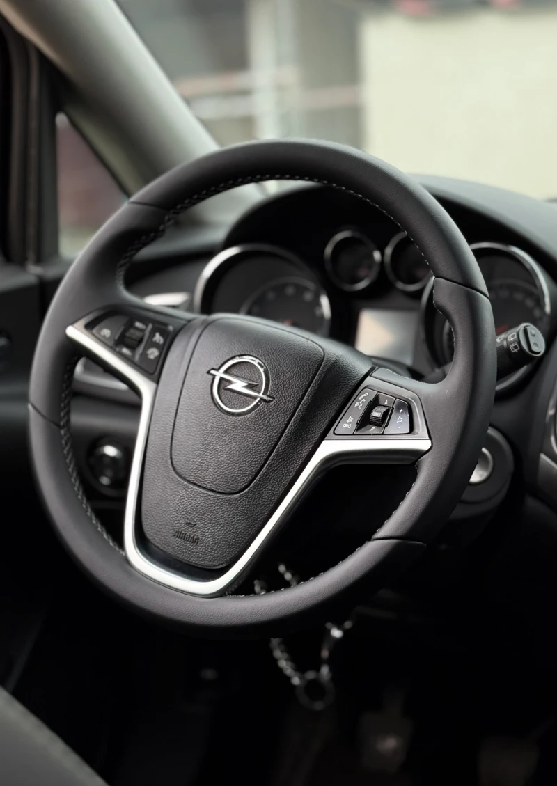 Opel Astra LPG 1.4T, снимка 8 - Автомобили и джипове - 51278396