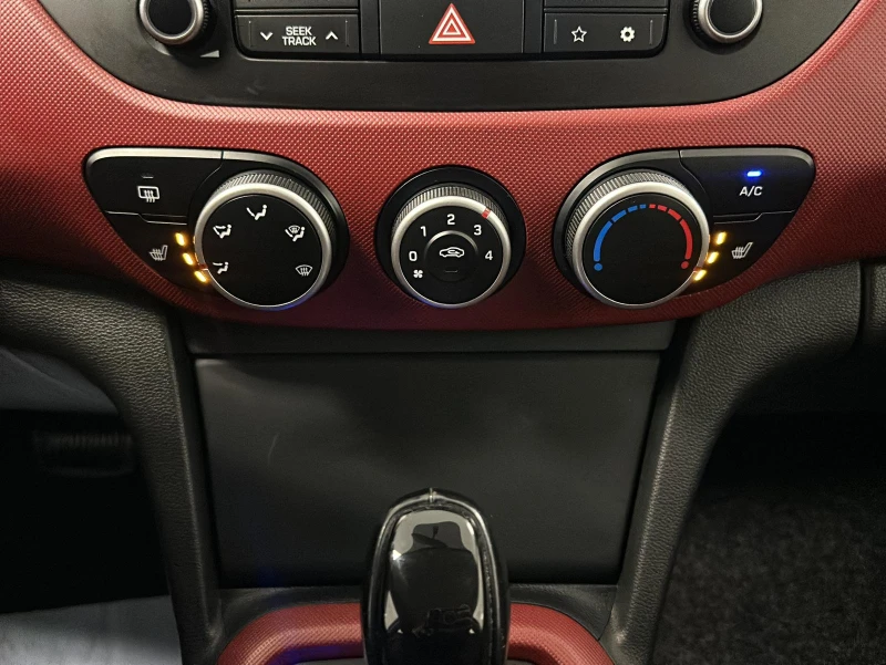 Hyundai I10 1.2 Style Automatik NAVI| BTH| CARPLAY| SHZ| LHZ, снимка 14 - Автомобили и джипове - 52539035