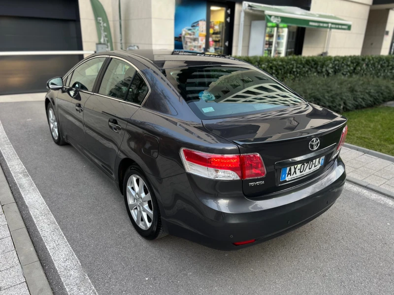 Toyota Avensis 2.0 D4D 126к.с. СЕДАН , снимка 6 - Автомобили и джипове - 53557325