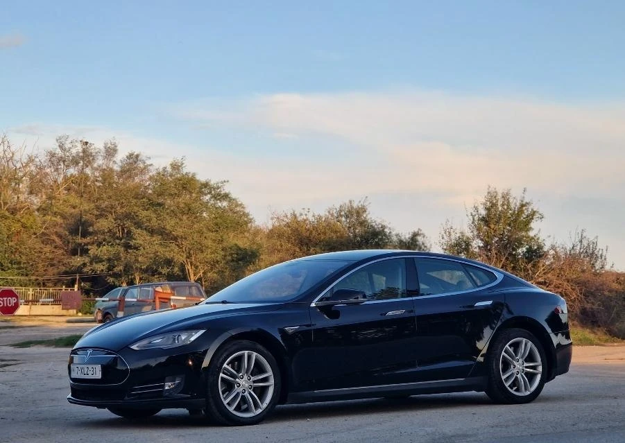 Tesla Model S S85 с Автопилот