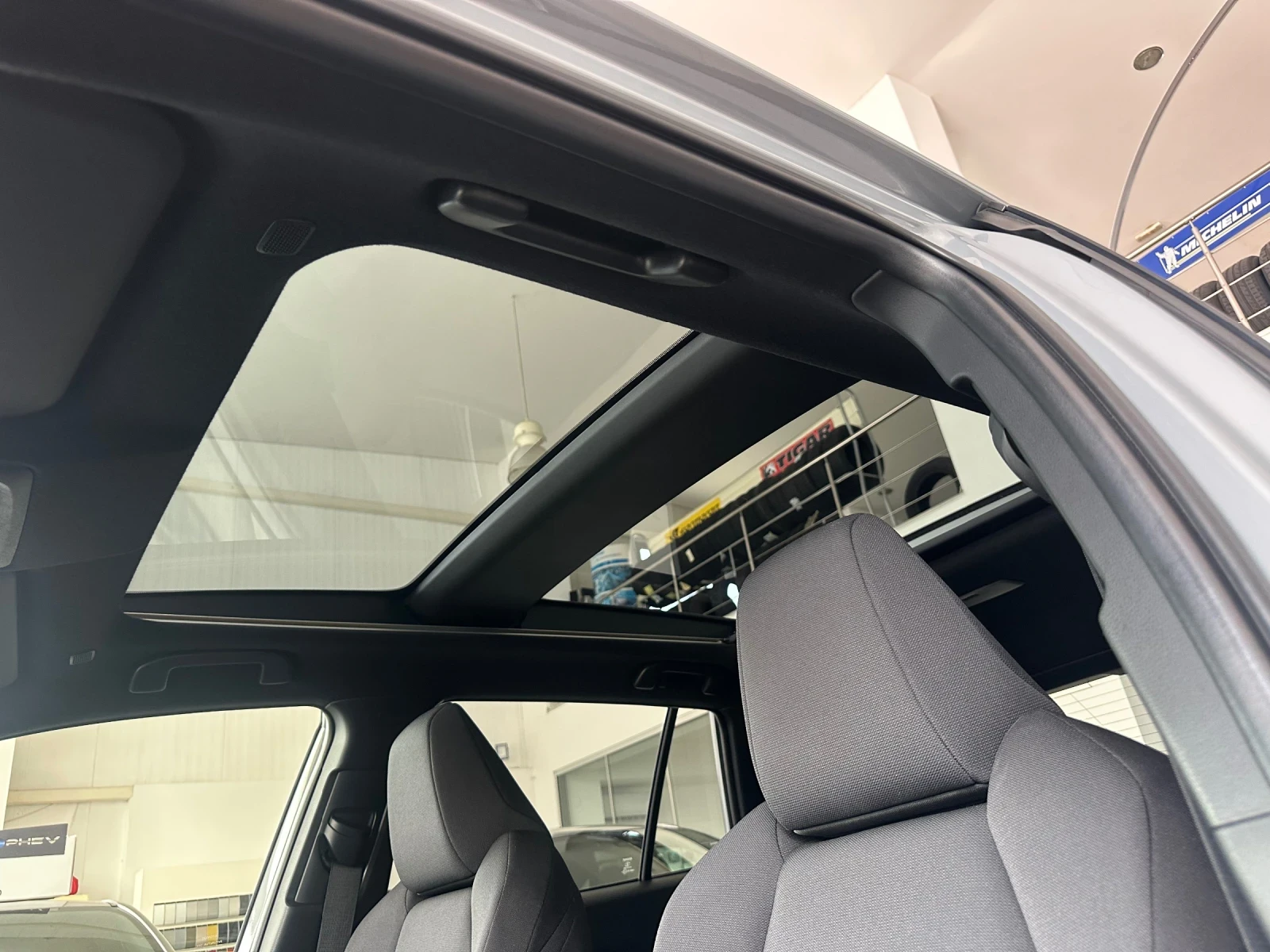 Toyota Corolla Cross 4x4* Панорама* 2.0 - изображение 9