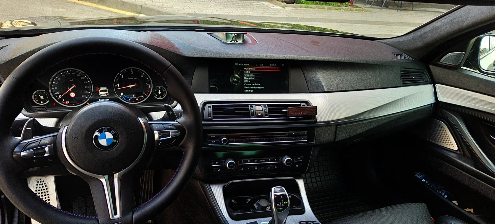 BMW 535 D X-Drive 313hp, снимка 10 - Автомобили и джипове - 54128931