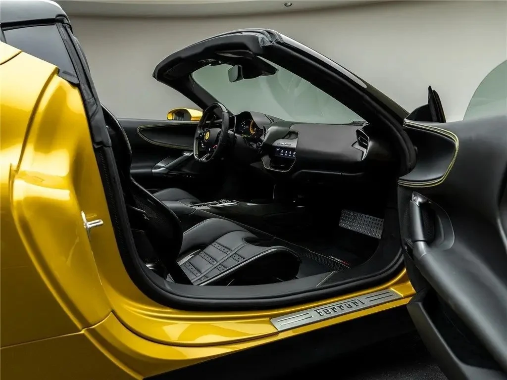 Ferrari SF 90 Spider Plug-in Hybrid AWD, снимка 10 - Автомобили и джипове - 54340805