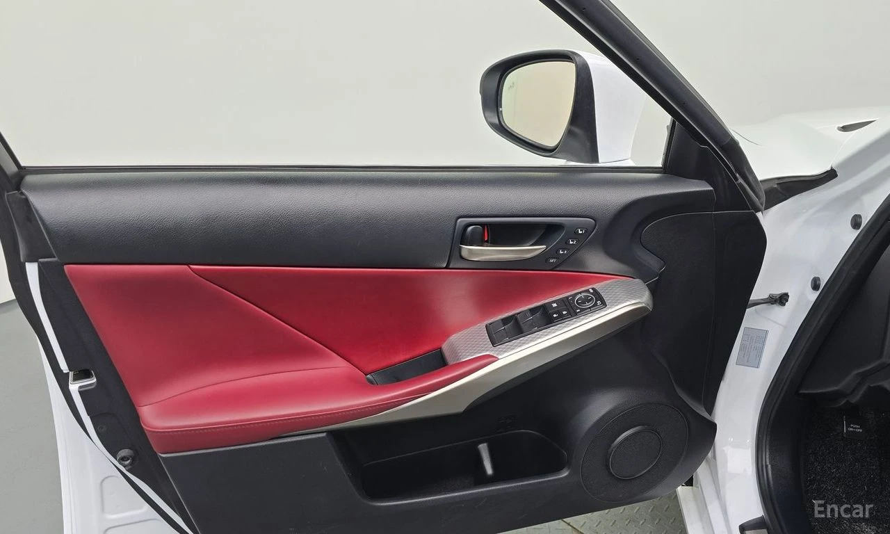 Lexus IS 300 F* SPORT* ПОДГРЕВ* ОБДУХВАНЕ* LANE* ASSIST* 360КАМ, снимка 6 - Автомобили и джипове - 54580724