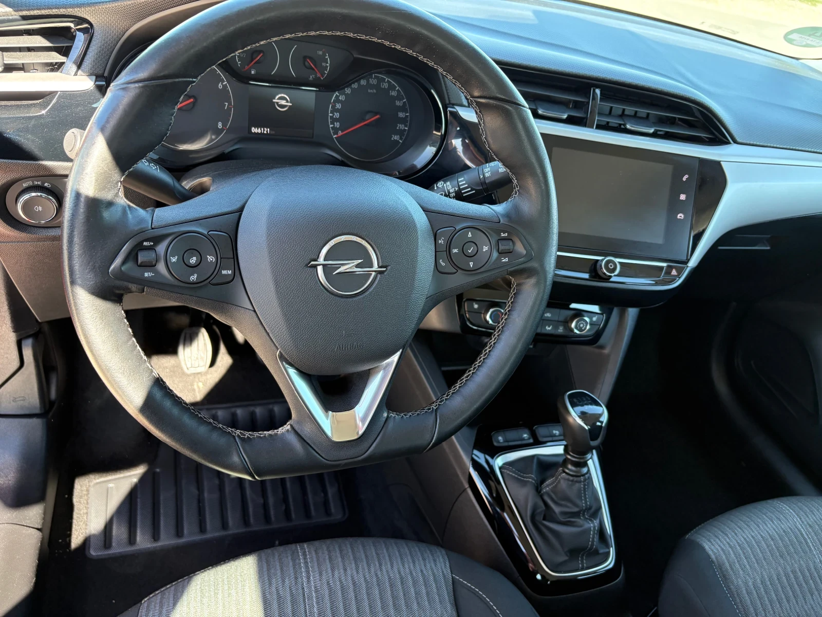 Opel Corsa 1.2i, снимка 10 - Автомобили и джипове - 54707845
