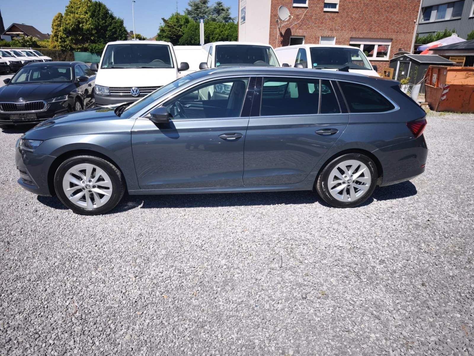 Skoda Octavia 2.0tdi/сервизна история/обслужен ангренажен ремък, снимка 4 - Автомобили и джипове - 54766156