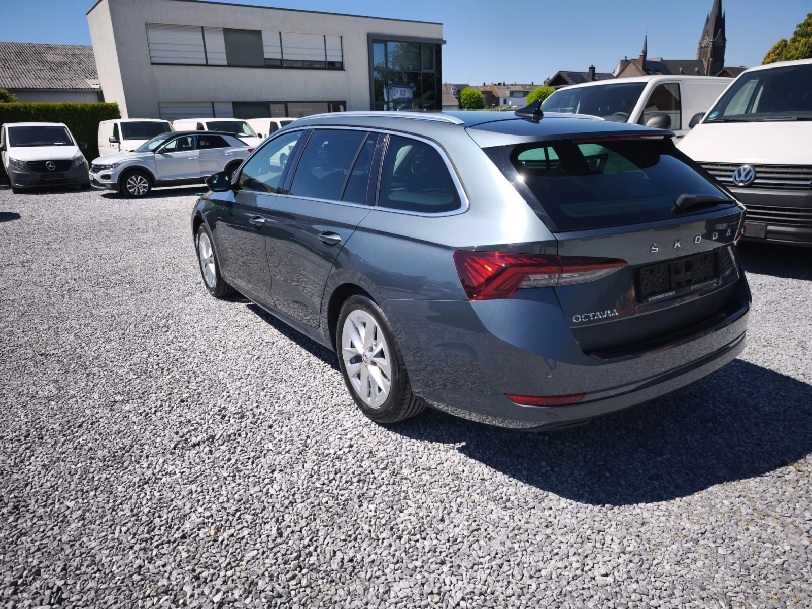 Skoda Octavia 2.0tdi/сервизна история/обслужен ангренажен ремък, снимка 5 - Автомобили и джипове - 54766156