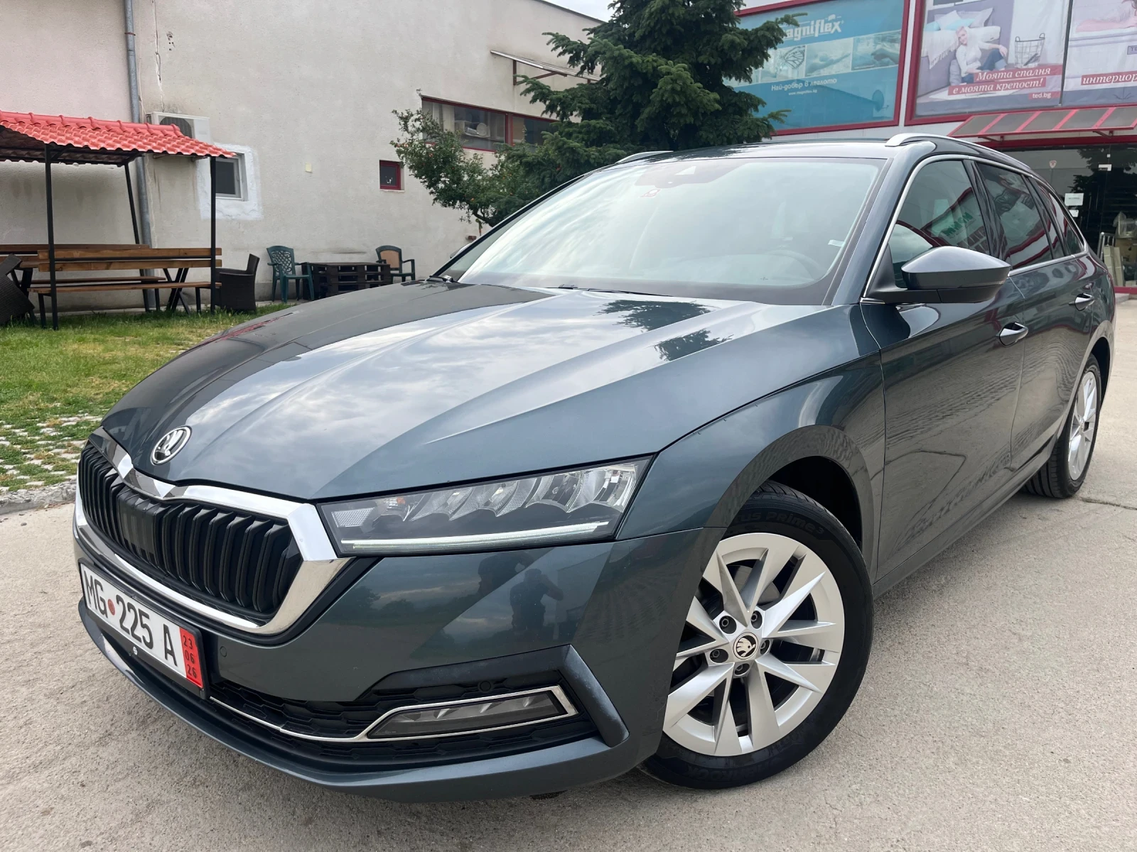 Skoda Octavia 2.0tdi/сервизна история/Германия/Обслужена, снимка 2 - Автомобили и джипове - 54766156