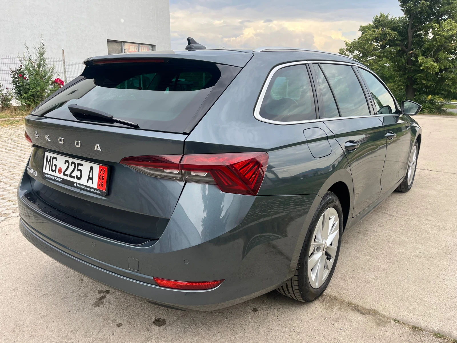 Skoda Octavia 2.0tdi/сервизна история/Германия/Обслужена, снимка 4 - Автомобили и джипове - 54766156