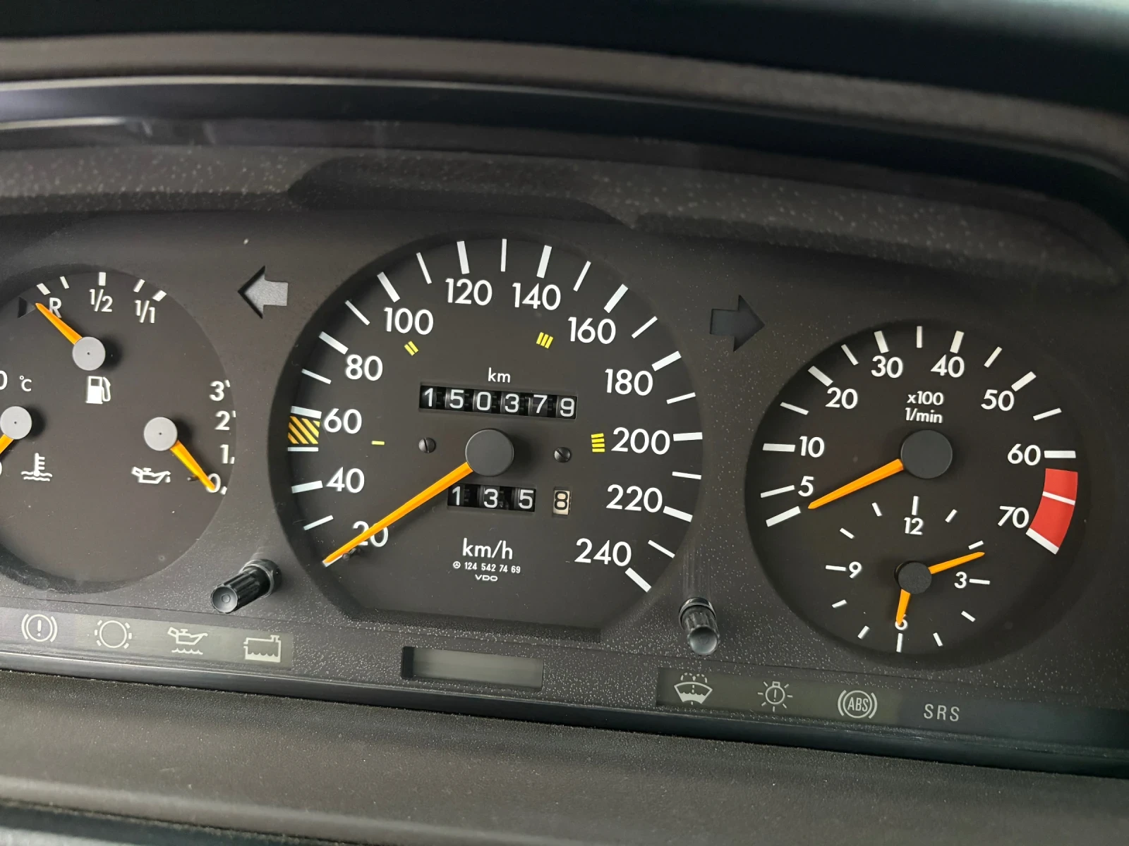 Mercedes-Benz E 200, снимка 10 - Автомобили и джипове - 54915433