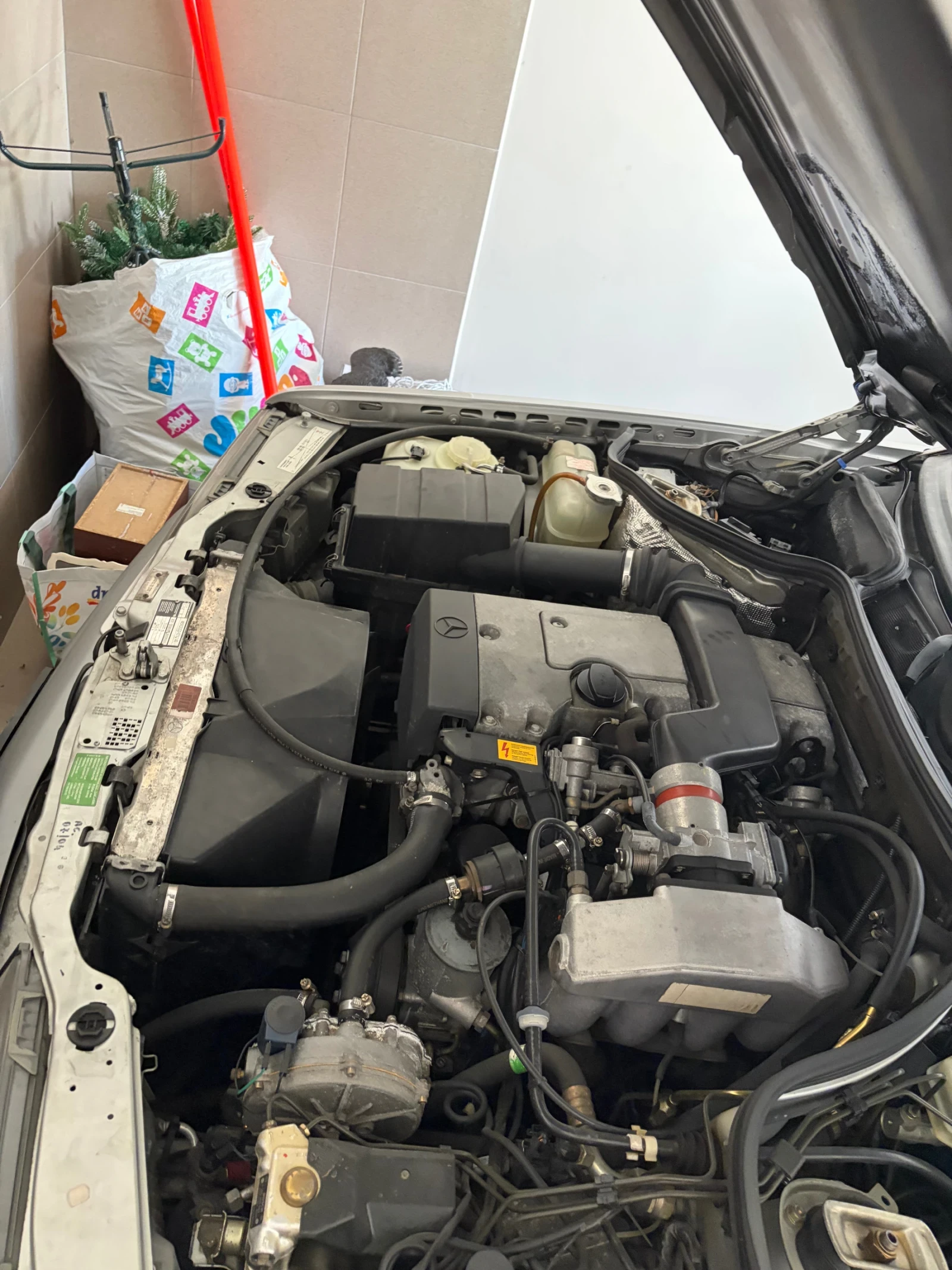 Mercedes-Benz E 200, снимка 14 - Автомобили и джипове - 54915433