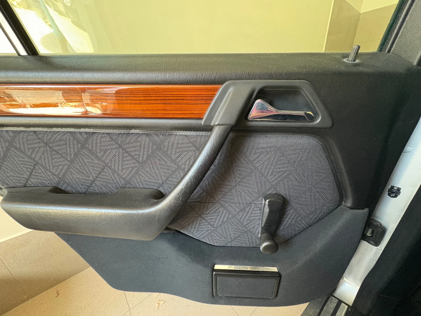 Mercedes-Benz E 200, снимка 9 - Автомобили и джипове - 54915433