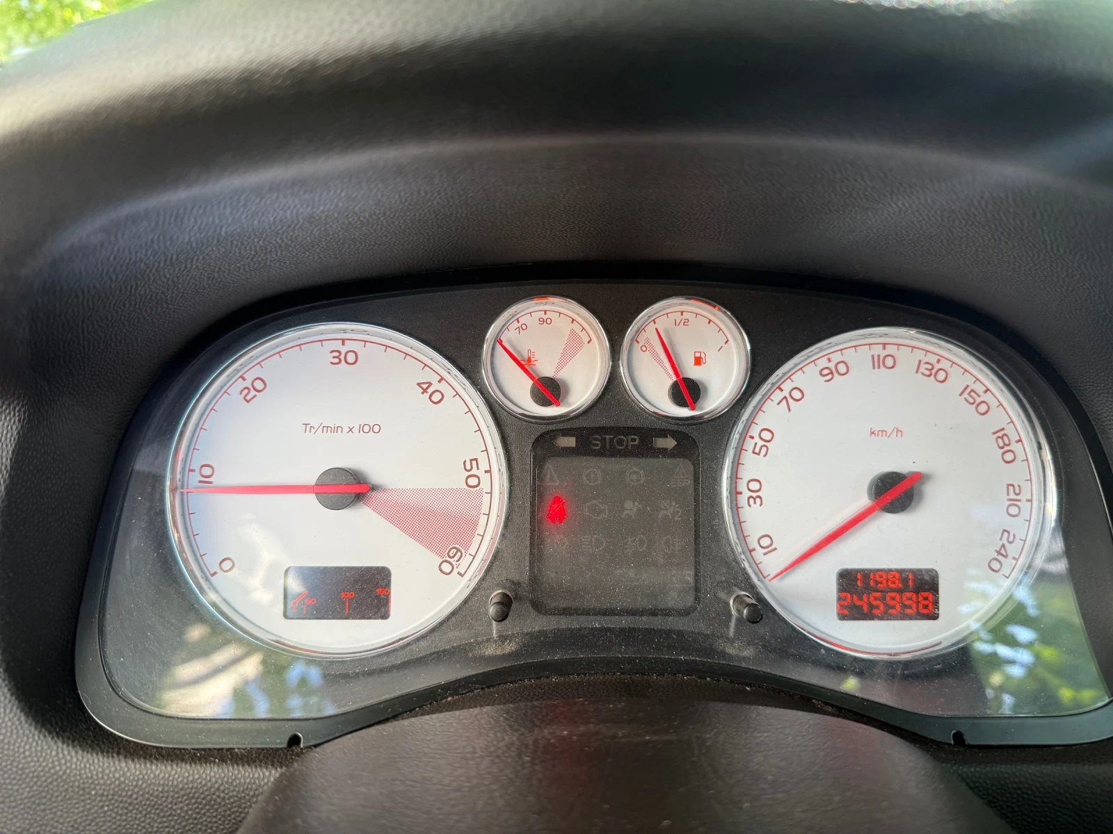 Peugeot 307 1.6 HDI, снимка 8 - Автомобили и джипове - 55076002