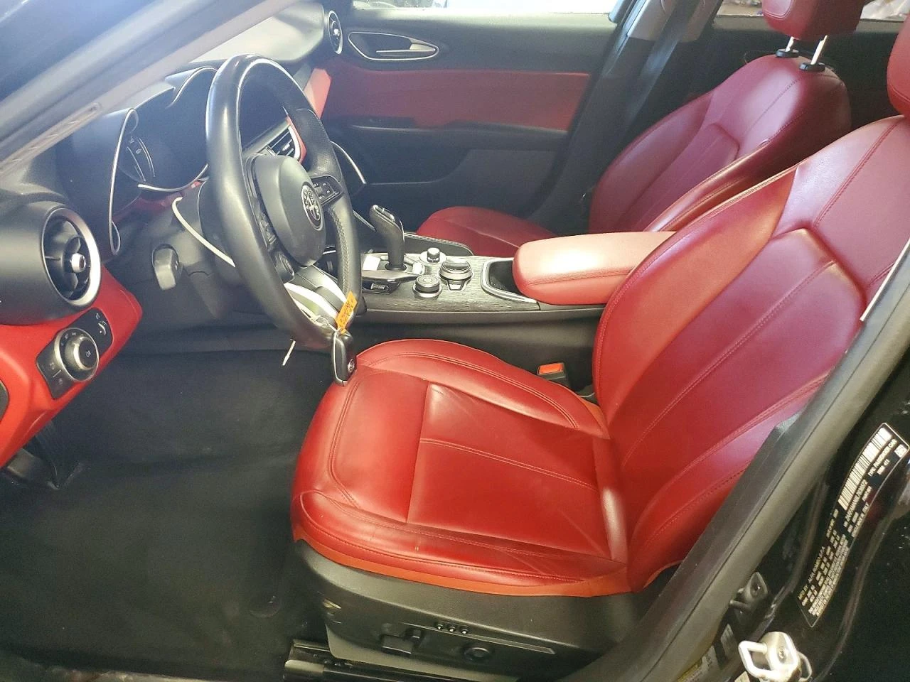 Alfa Romeo Giulia * RWD* KEYLESS* SUNROOF* ПОДРЕВ* КАМЕРА* , снимка 10 - Автомобили и джипове - 55249984