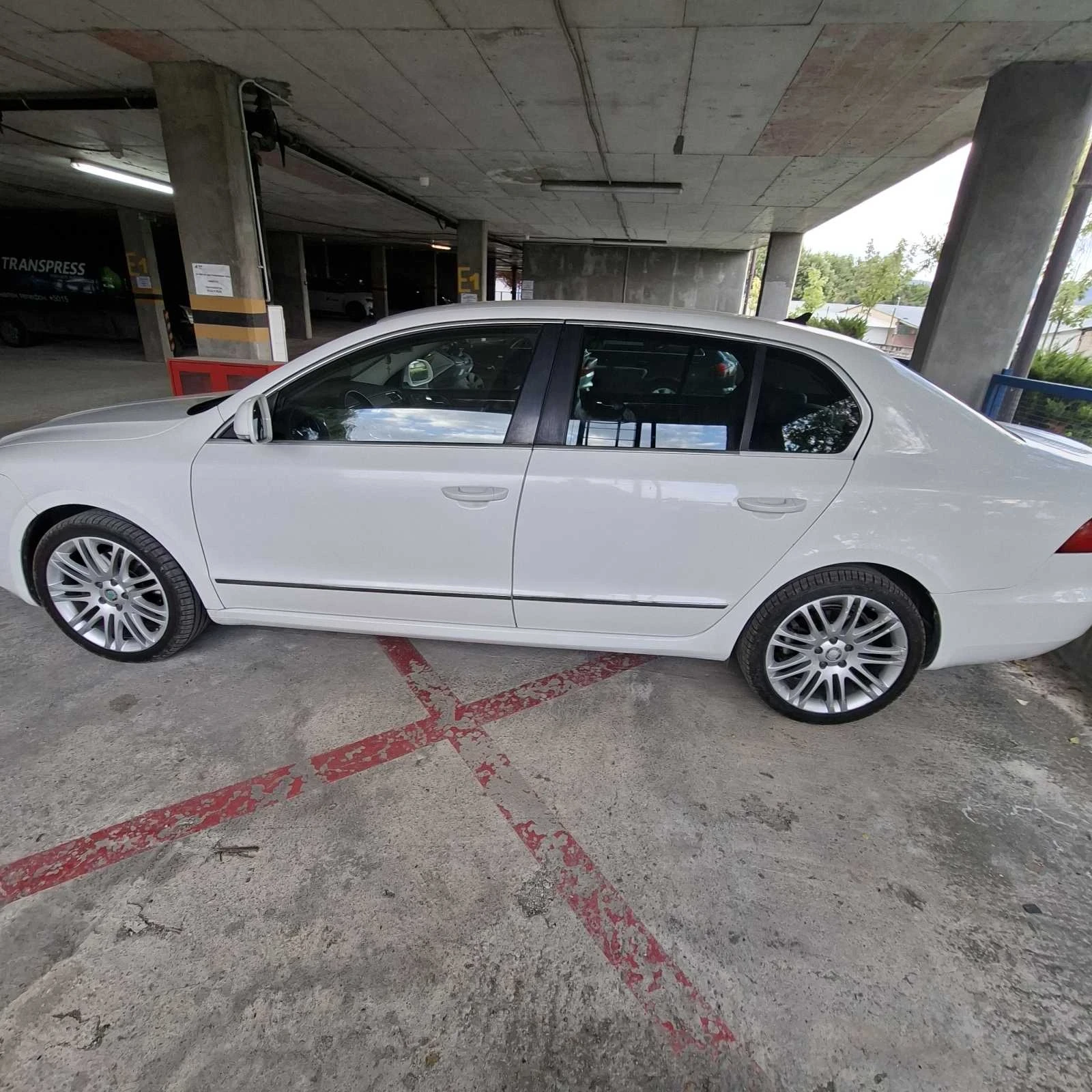 Skoda Superb, снимка 4 - Автомобили и джипове - 55607884