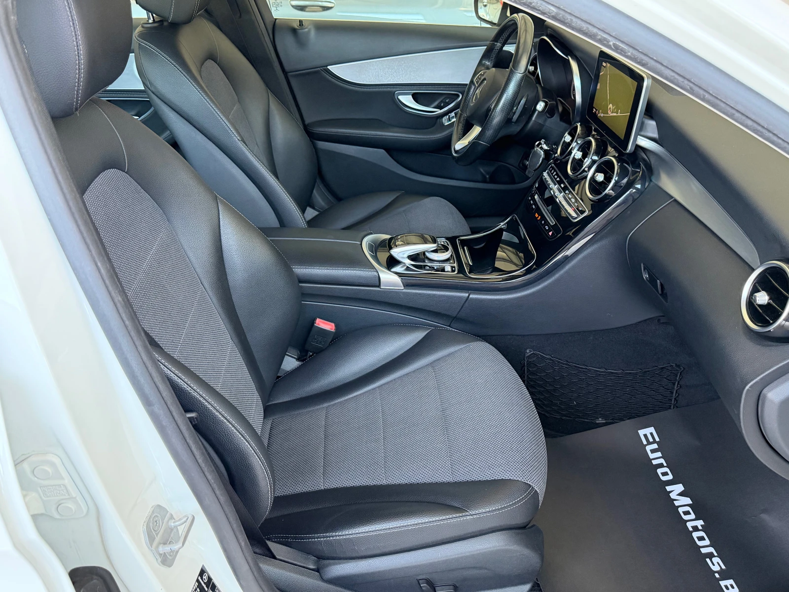 Mercedes-Benz C 220 d, AMG LINE, 188000км-ПЪЛНА СЕРВИЗНА ИСТОРИЯ!, снимка 10 - Автомобили и джипове - 55627373