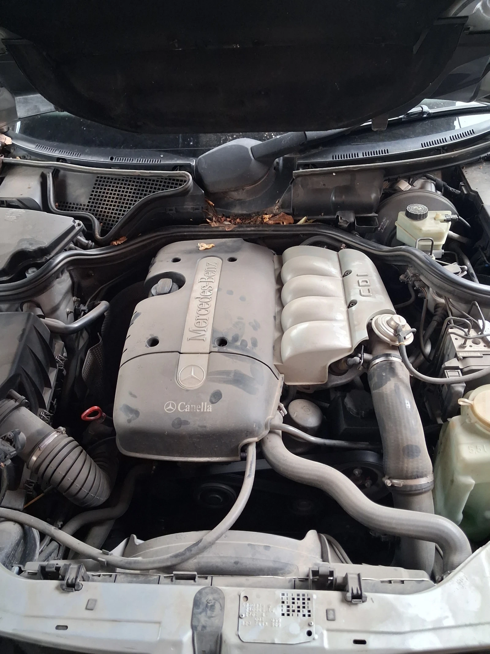 Mercedes-Benz E 220, снимка 4 - Автомобили и джипове - 55670268