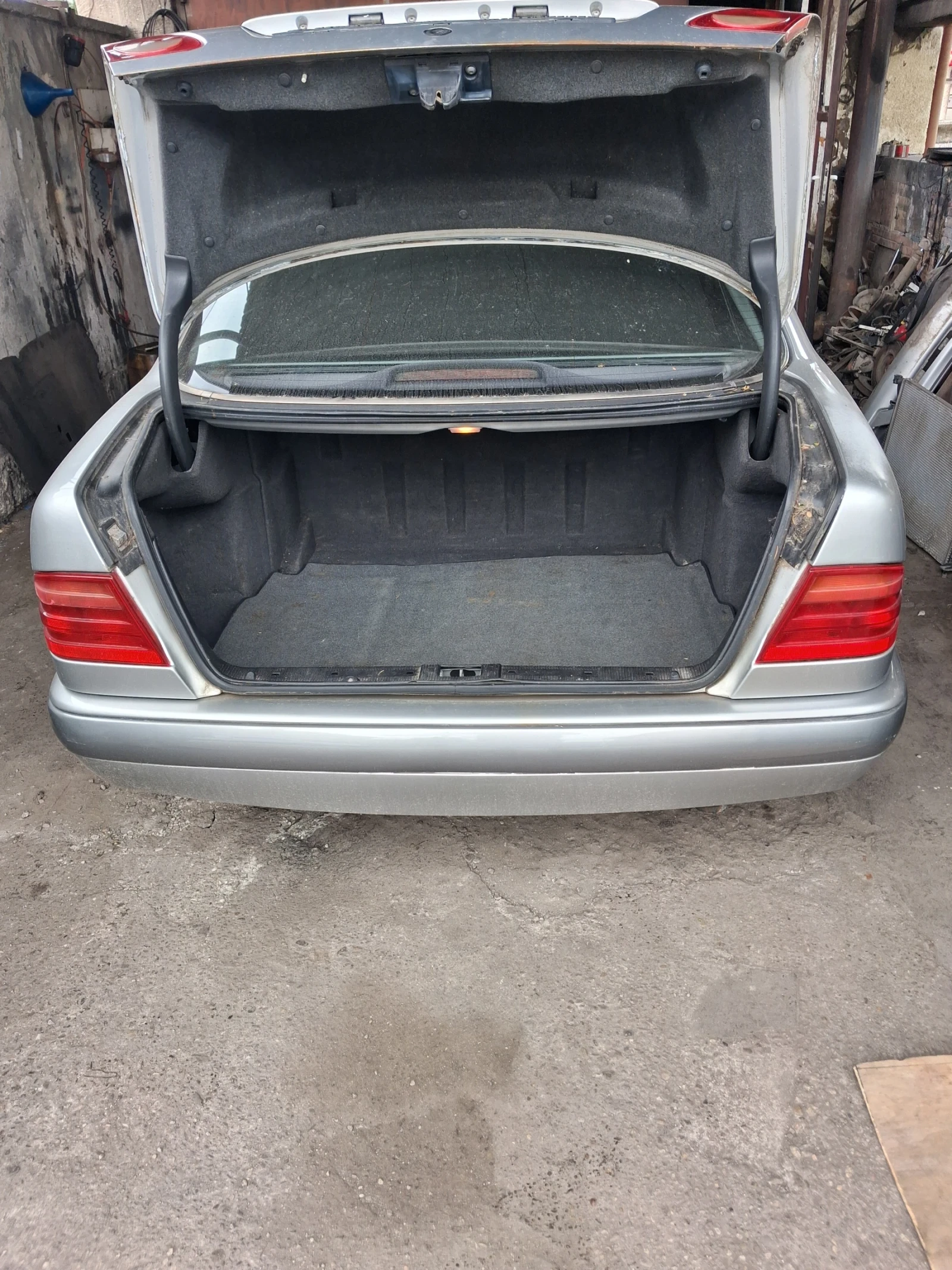 Mercedes-Benz E 220, снимка 12 - Автомобили и джипове - 55670268