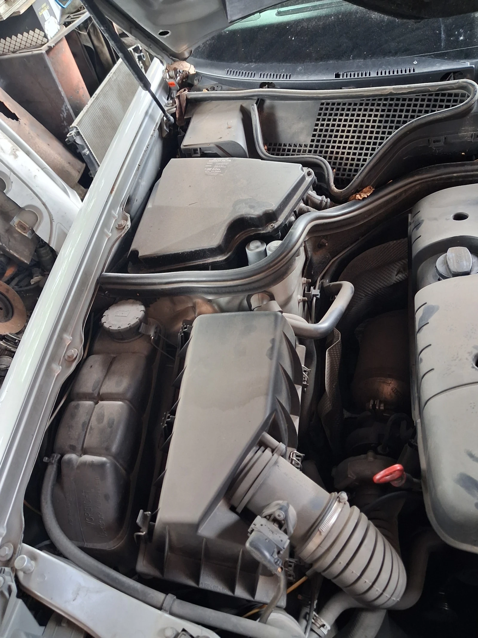 Mercedes-Benz E 220, снимка 8 - Автомобили и джипове - 55670268