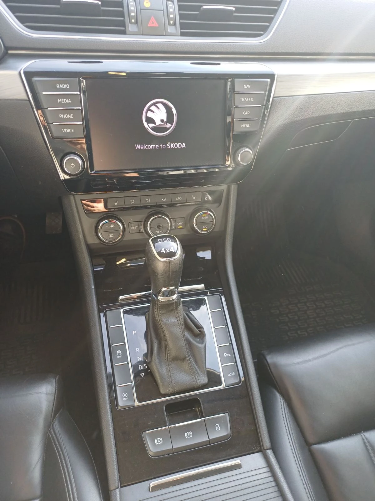 Skoda Superb 2.0 TDI, снимка 8 - Автомобили и джипове - 55715277