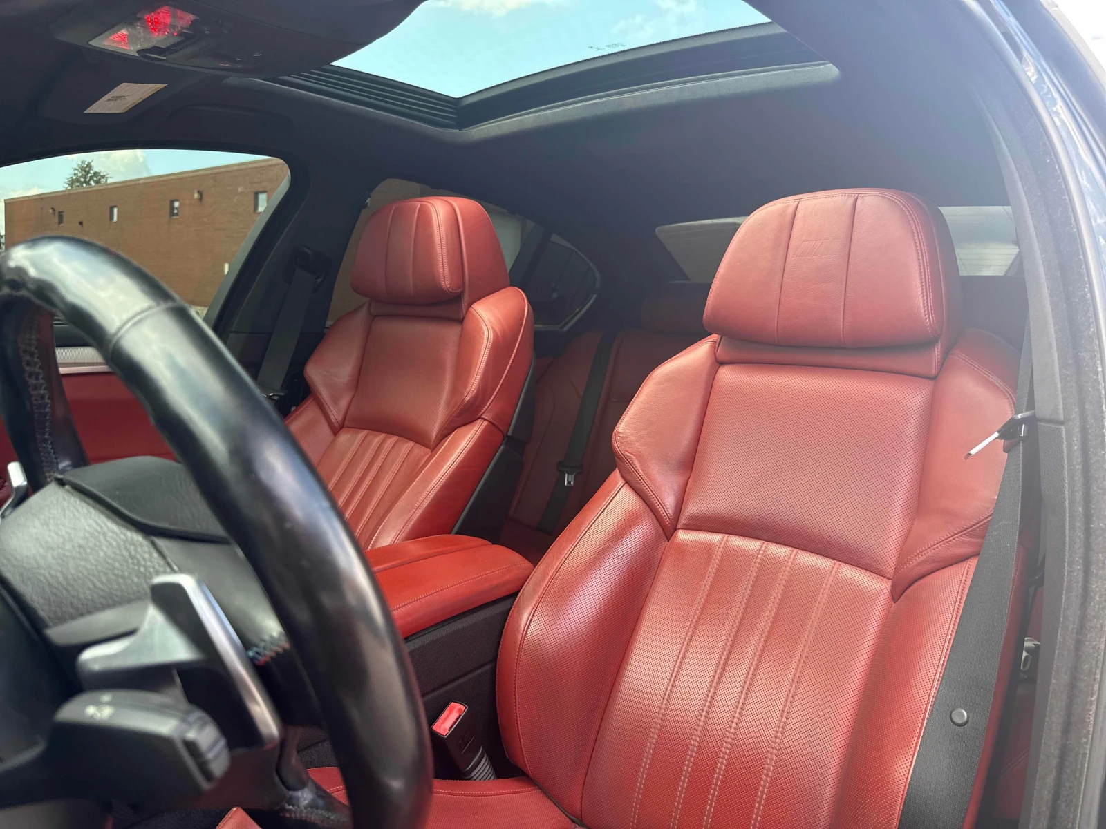 BMW M5 * 4dr Sdn * АВТОКРЕДИТ БЕЗ ПЪРВОНАЧАЛНА ВНОСКА* , снимка 13 - Автомобили и джипове - 55873117