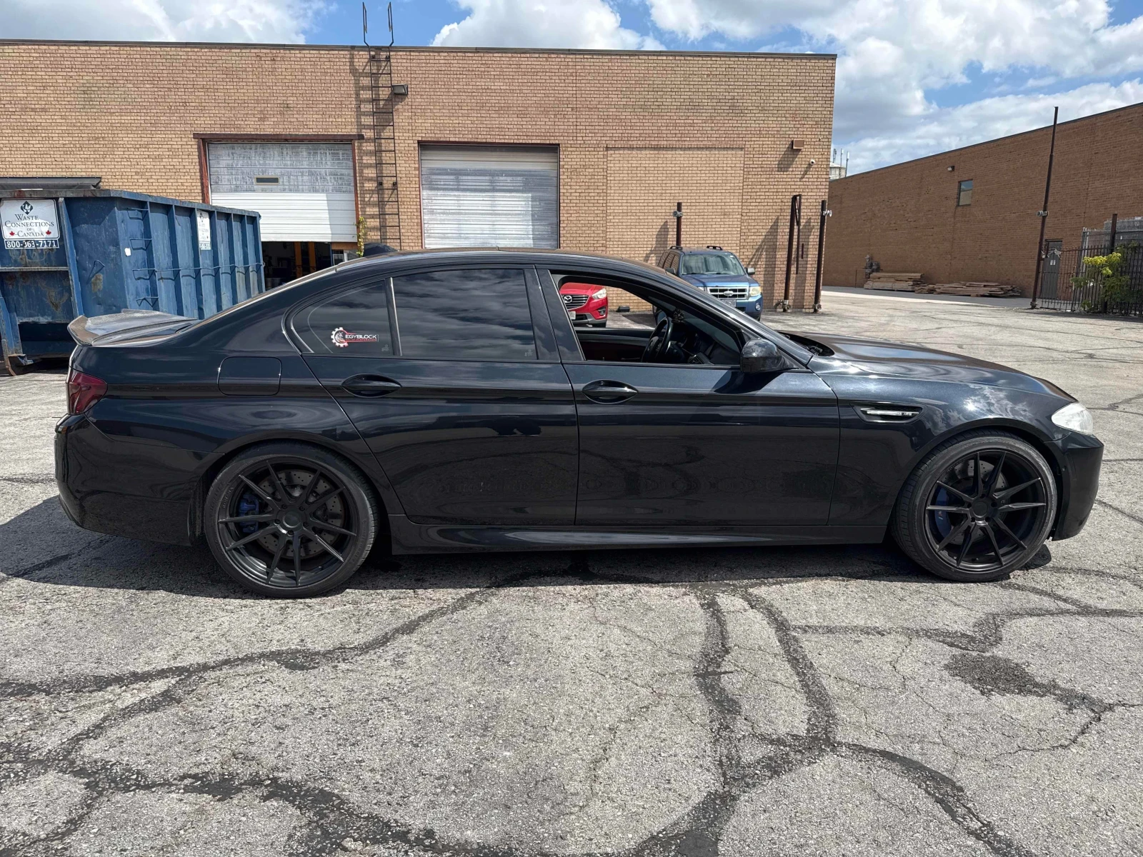 BMW M5 * 4dr Sdn * АВТОКРЕДИТ БЕЗ ПЪРВОНАЧАЛНА ВНОСКА* , снимка 3 - Автомобили и джипове - 55873117