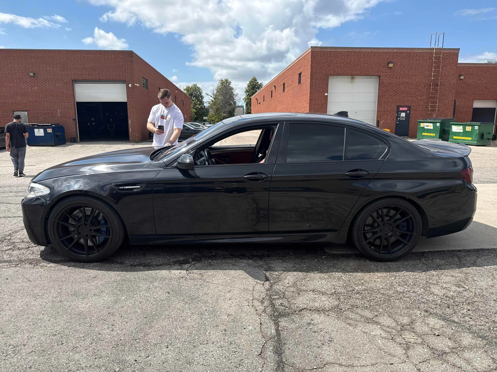 BMW M5 * 4dr Sdn * АВТОКРЕДИТ БЕЗ ПЪРВОНАЧАЛНА ВНОСКА* , снимка 15 - Автомобили и джипове - 55873117