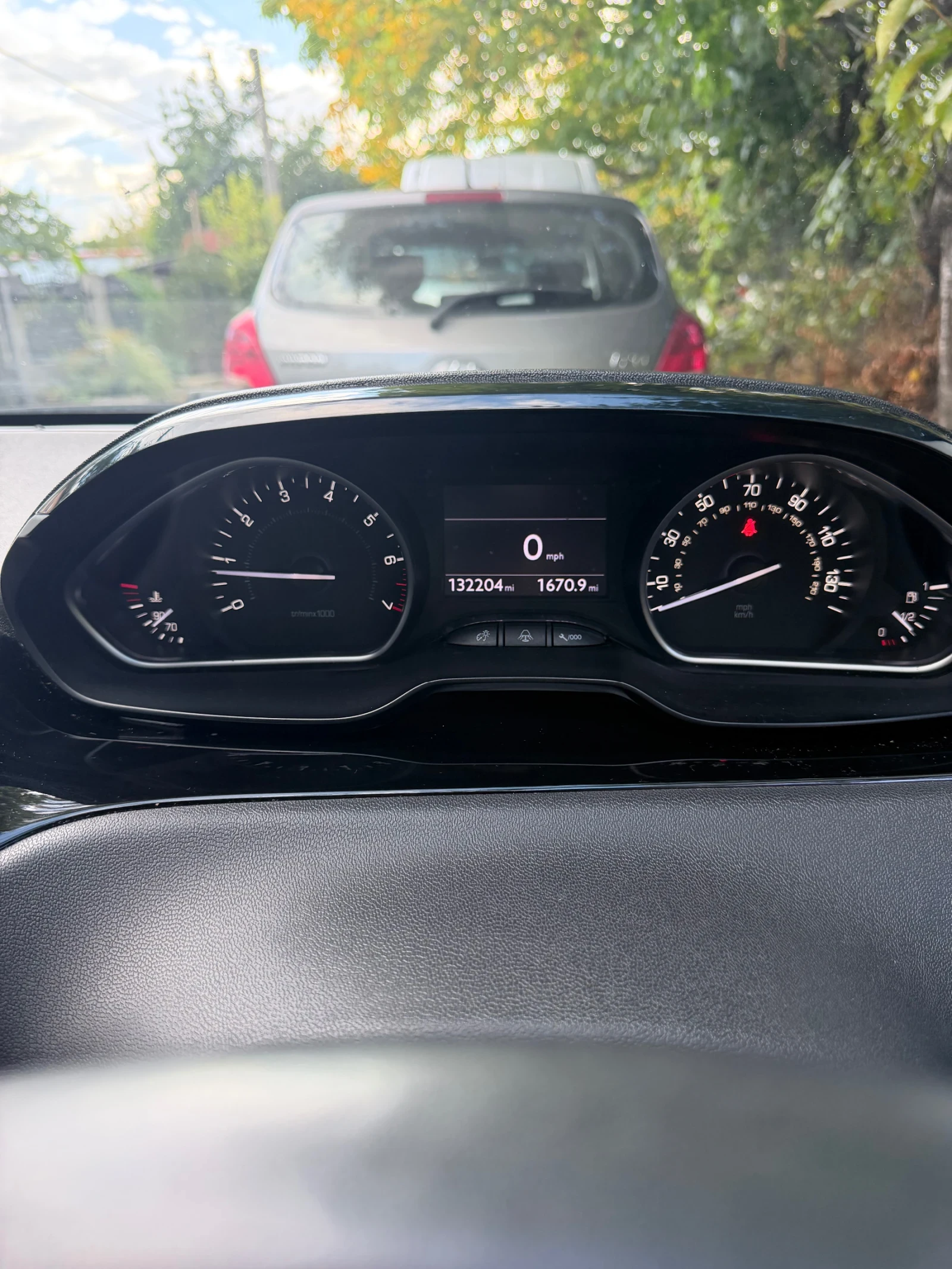 Peugeot 208, снимка 3 - Автомобили и джипове - 56530745