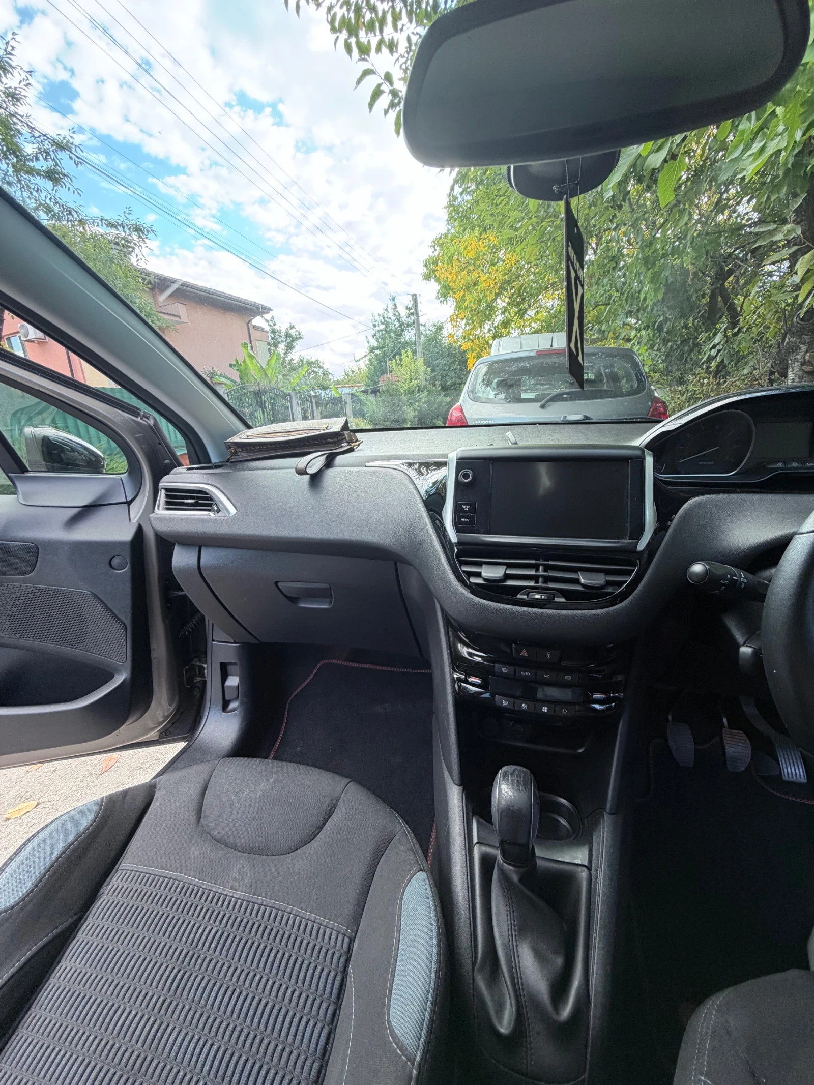 Peugeot 208, снимка 5 - Автомобили и джипове - 56530745