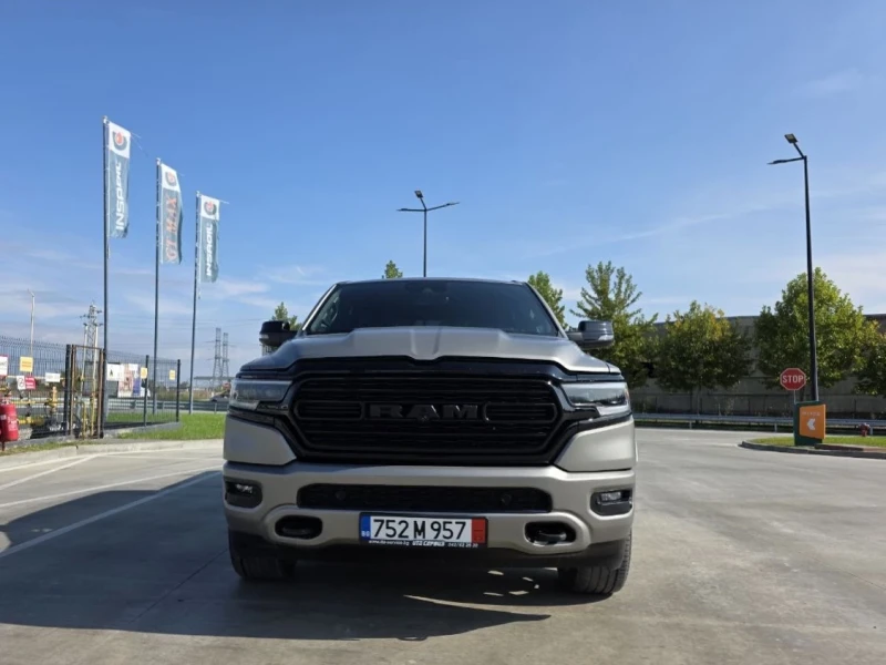 Dodge RAM 1500 5.7HEMI/LIMITED/ВЪЗДУХ/ПАНО/ОБДУХ/360/АСИСТЕНТИ* *, снимка 2 - Автомобили и джипове - 52561592