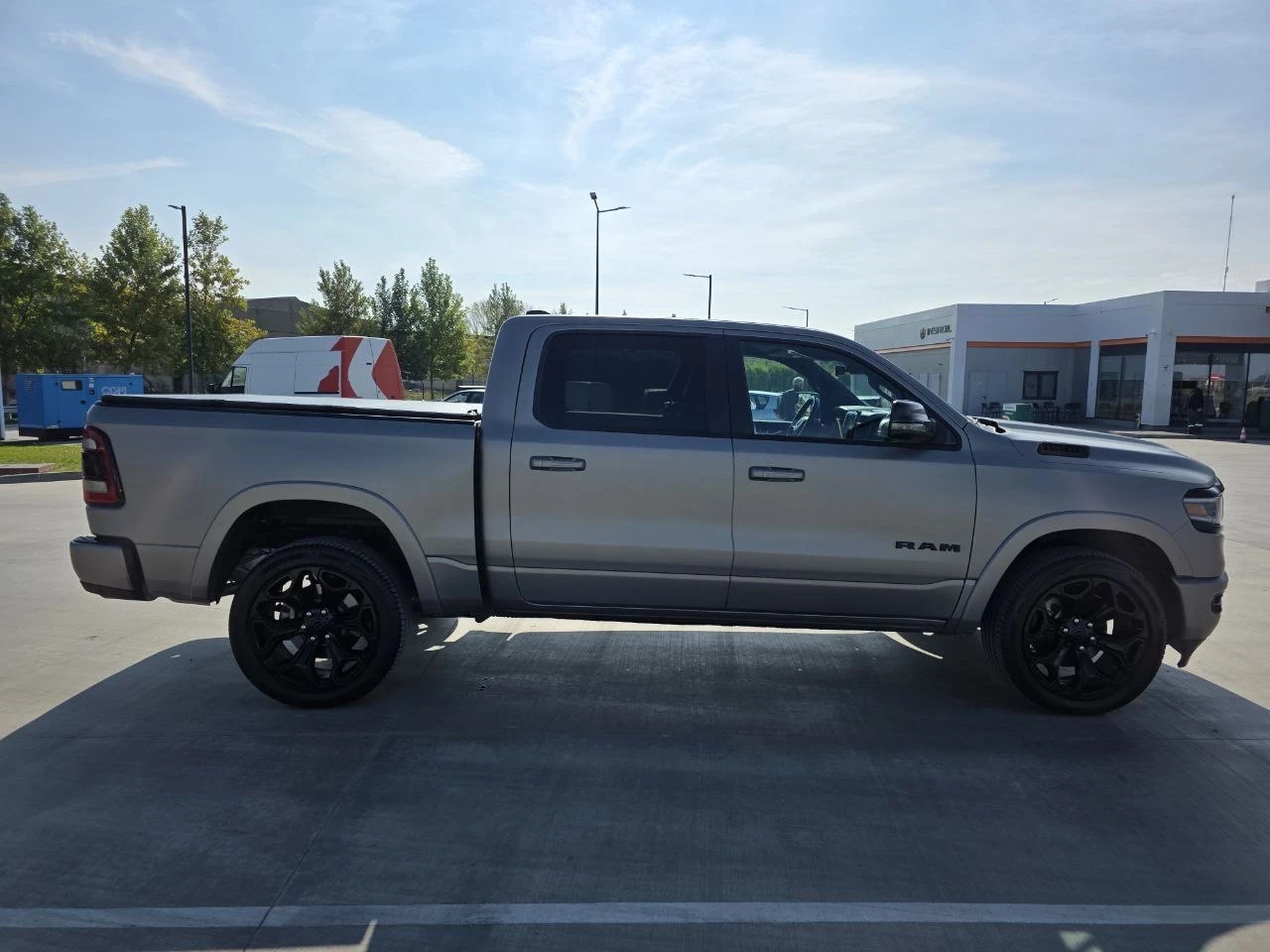 Dodge RAM 1500 5.7HEMI/LIMITED/ВЪЗДУХ/ПАНО/ОБДУХ/360/АСИСТЕНТИ* * - изображение 7