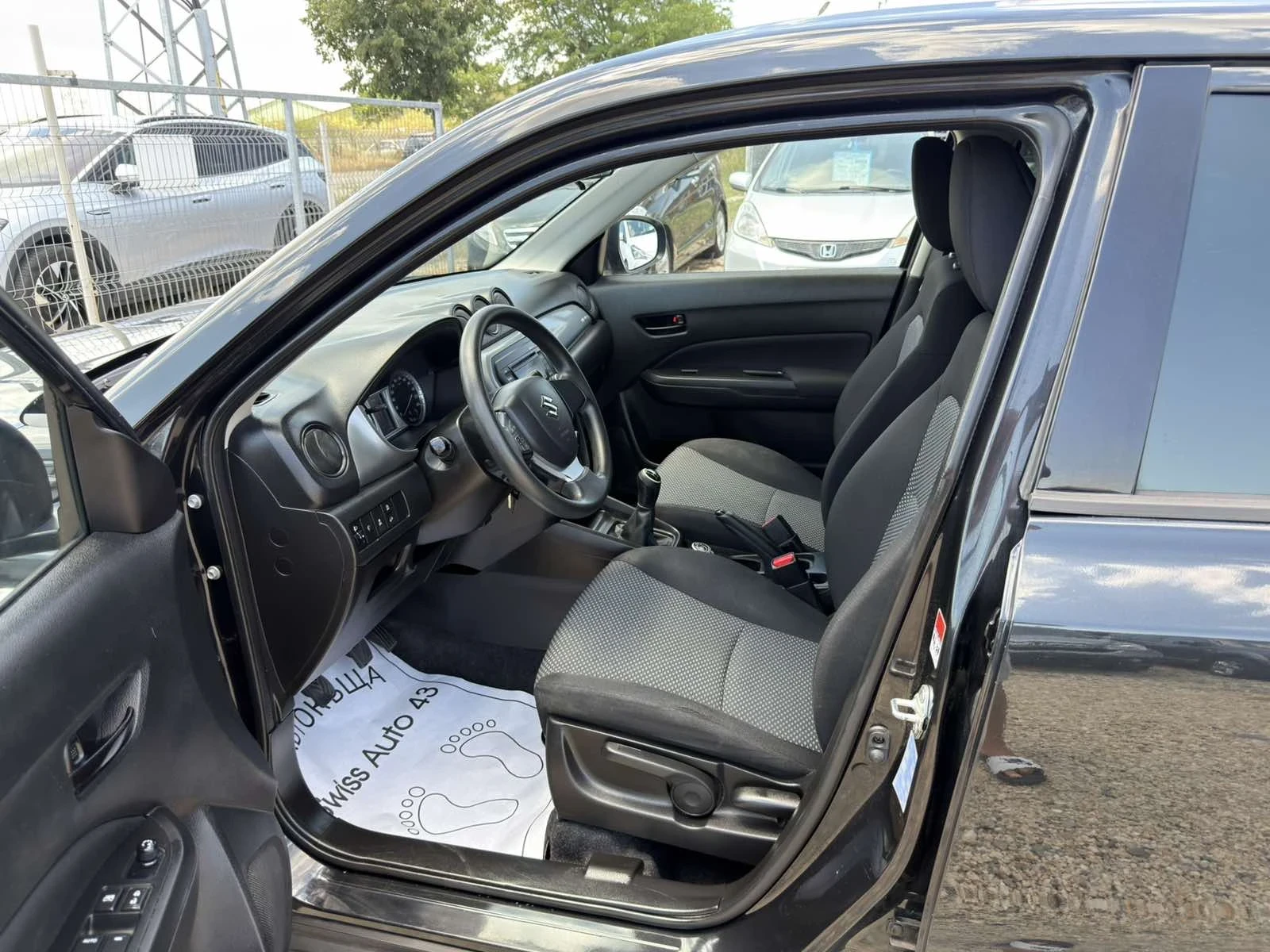 Suzuki Vitara 1.6i, снимка 9 - Автомобили и джипове - 55071144