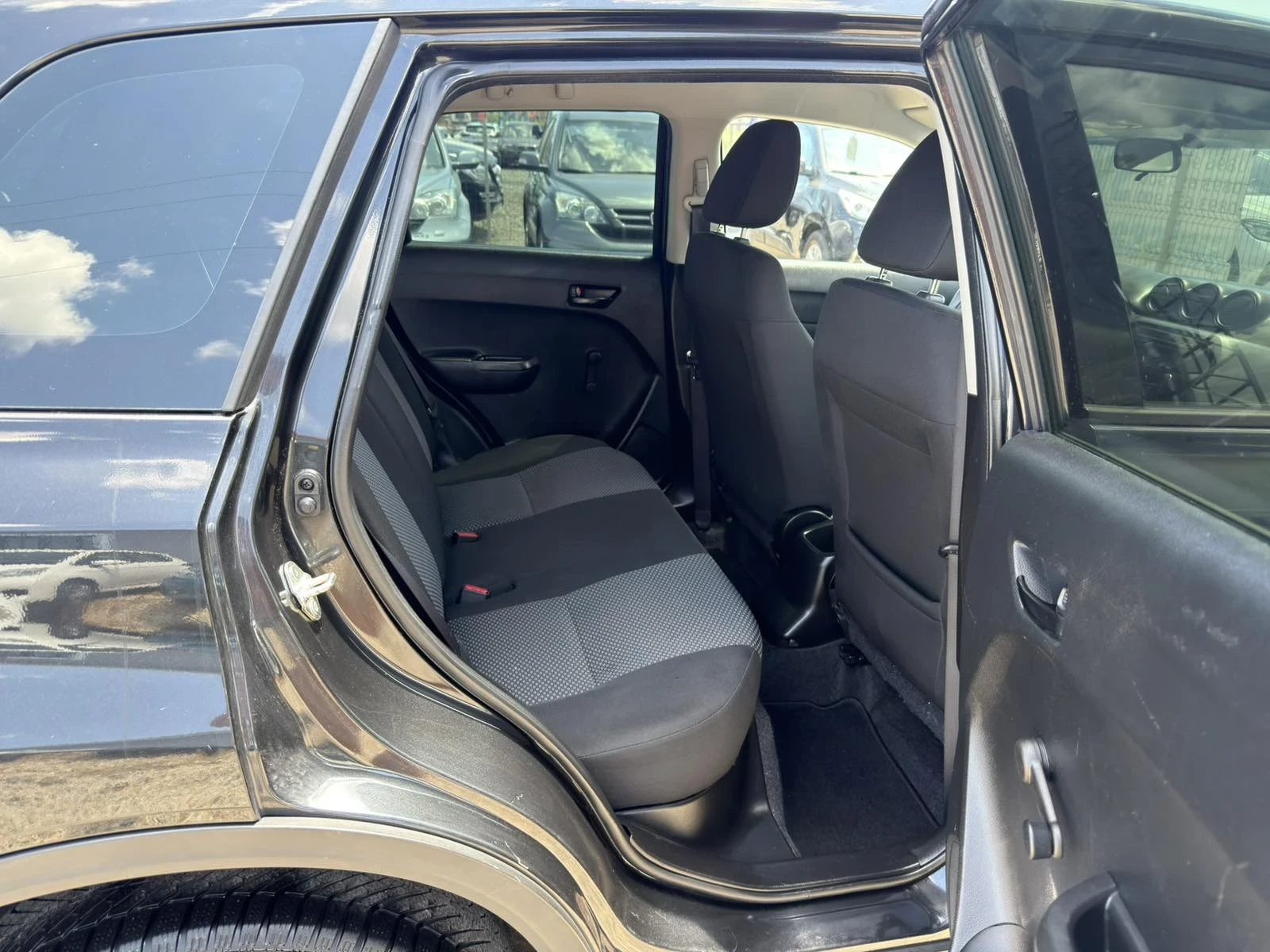 Suzuki Vitara 1.6i, снимка 14 - Автомобили и джипове - 55071144