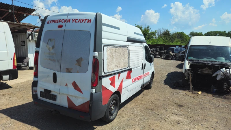 Renault Trafic 2.0dci/на части , снимка 4 - Бусове и автобуси - 50550313