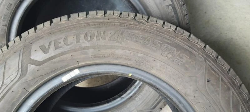 Гуми Зимни 215/65R15, снимка 7 - Гуми и джанти - 35606944