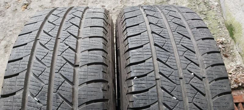 Гуми Зимни 215/65R15, снимка 1 - Гуми и джанти - 35606944