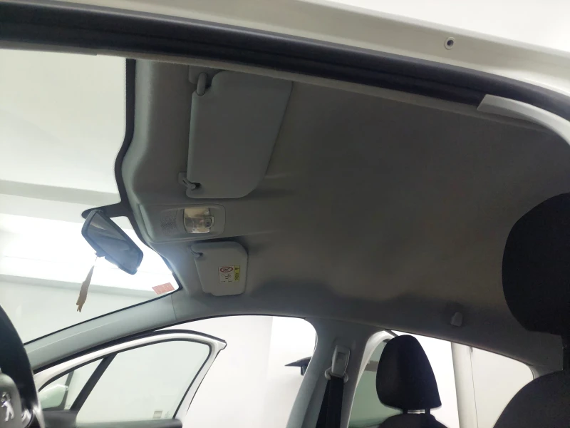 Peugeot 208 1.6 hdi, снимка 12 - Автомобили и джипове - 53576101