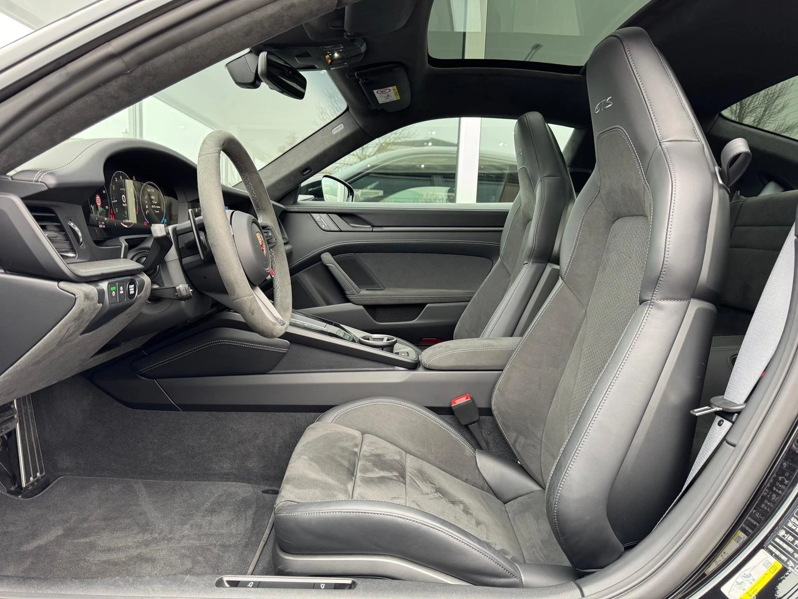 Porsche 911 992.2 CARRERA 4 GTS/AEROKIT/BOSE/PANO/SPORT DESIGN - изображение 6